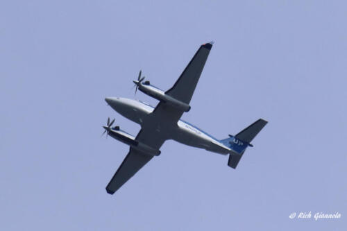 Beechcraft Super King Air 350 leaving Delaware Coastal Airport